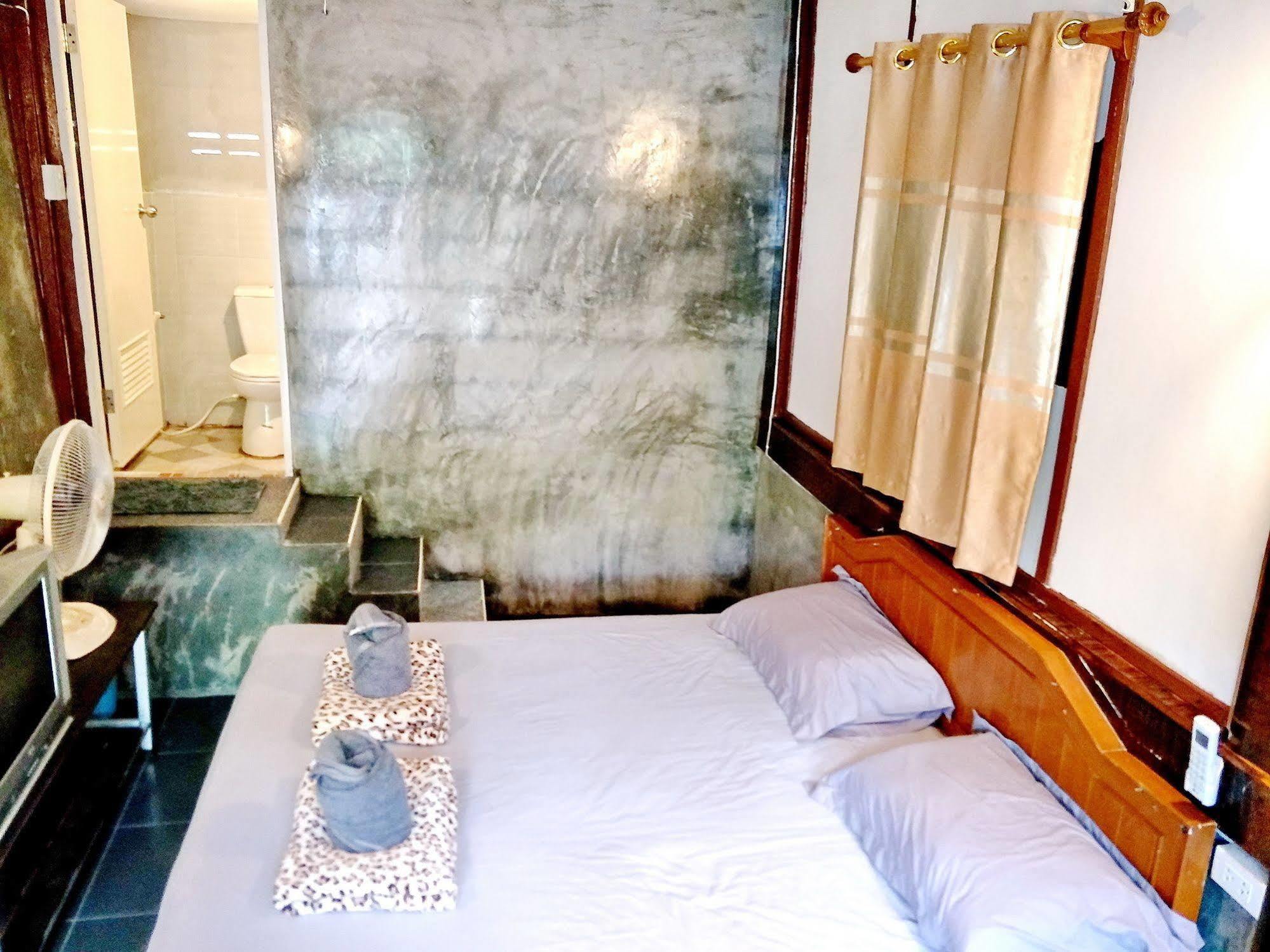 Tuk Tuk Guesthouse Koh Chang Exteriör bild